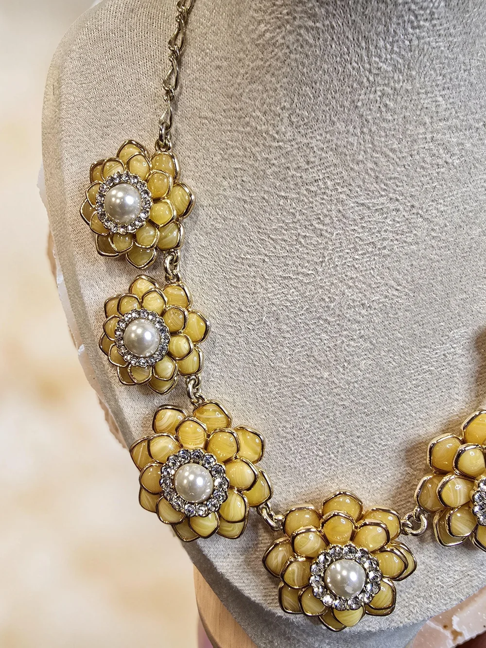 Kate Spade Sweet Zinnia Yellow Floral Statement Necklace EUC